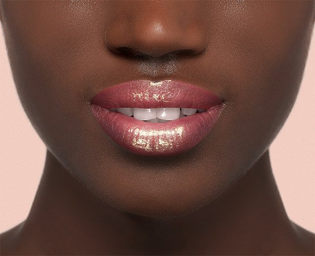 Aplicacion labios pieloscura maquillaje labios litchiplump color riche plump and shineLoreal ParisHD